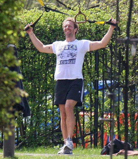 Chris Martin (Coldplay) treinando com TRX