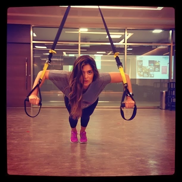 Juliana Paes em treino TRX